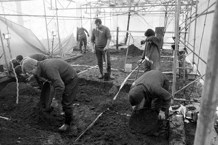 Police dig in the back garden of a house at Melrose Avenue, Willesden, north London. (Photo by PA Images via Getty Images)