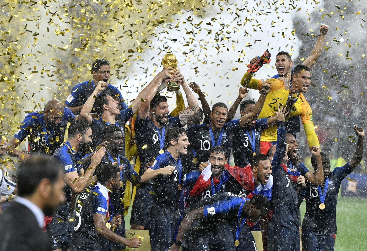 France&#039;s Olivier Giroud lifts the trophy after France won 4-2 during the final match between France and Croatia at the 2018 soccer World Cup in the Luzhniki Stadium in Moscow, Russia, Sunday, Jul ...