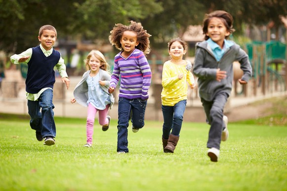 Auch sie sind Kunden von Nestlé: Sechs- bis zwölfjährige Kinder, die der Nahrungsmittelmulti mit Fitnessarmbändern ausrüsten will.