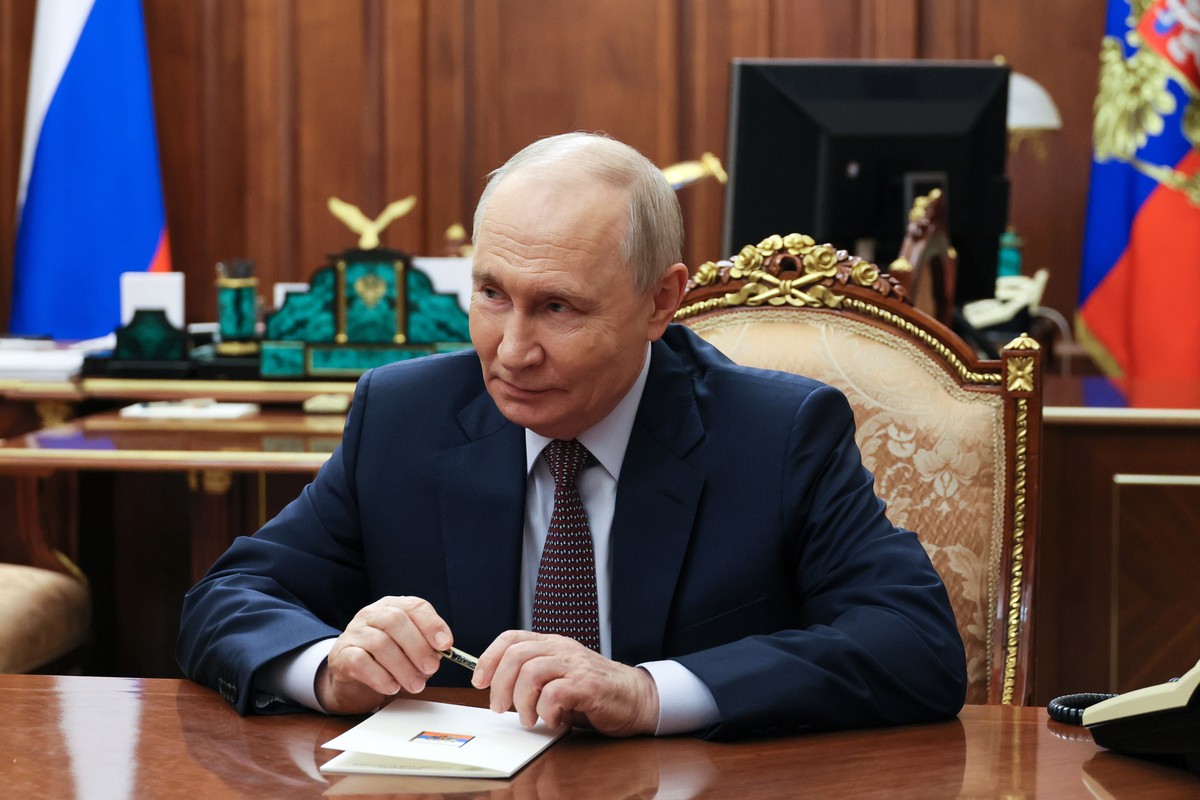 epa13315101 Russian President Vladimir Putin attends a working meeting with Russian Prime Minister Mikhail Mishustin (not pictured) at the Kremlin in Moscow, Russia, 19 October 2026. Mishustin present ...