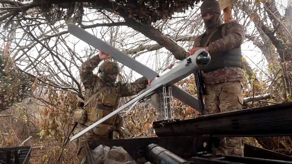 Kreist am Himmel, bis ein Ziel gefunden ist: Russische «Loitering Munition» Lancet. (Bild: Handout der russischen Streitkräfte, 24. Dezember 2024, irgendwo in der Ukraine).