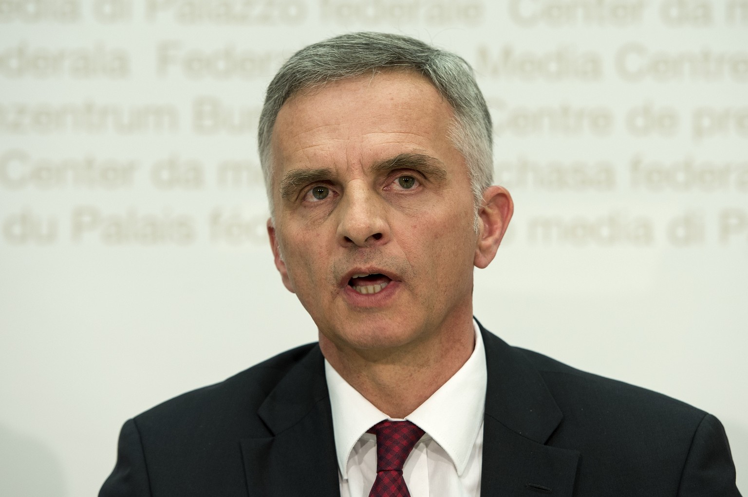 Aussenminister Didier Burkhalter informiert über die Umsetzung der Masseneinwanderungs-Initiative.