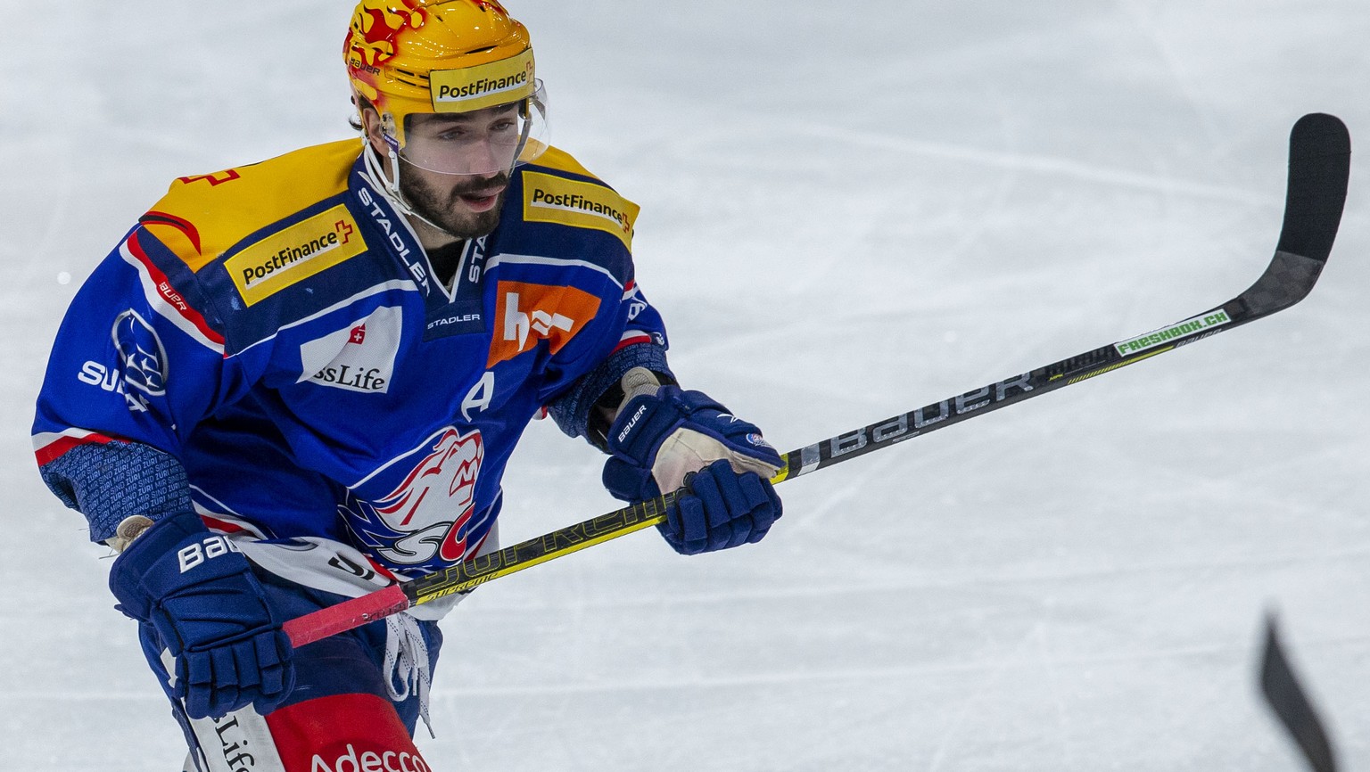 ARCHIVBILD ZUM INTERVIEW MIT DENIS HOLLENSTEIN --- ZSC Lions PostFinance Top Scorer Denis Hollenstein waehrend dem Eishockey-Meisterschaftsspiel der National League zwischen den SC Rapperswil-Jona Lak ...