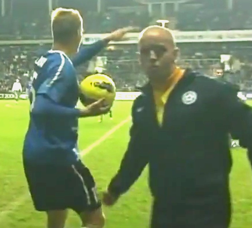 11.11.2011: Der estnische Ersatzspieler, der hier den Ball weitergereicht hat, ist in Wahrheit ein cleverer irischer Fussballfan