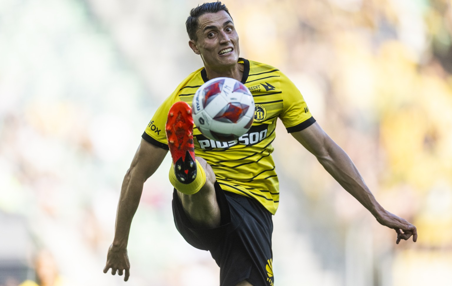 YBs Vincent Sierro im Fussball Super League Spiel zwischen dem FC St. Gallen und den BSC Young Boys, am Sonntag, 4. September 2022, im Kybunpark in St. Gallen. (KEYSTONE/Gian Ehrenzeller)