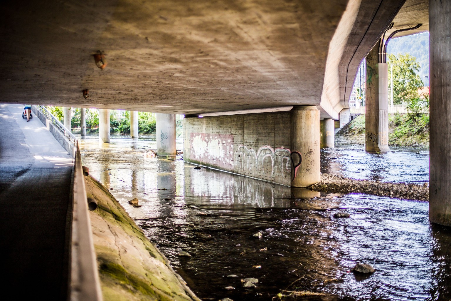 Beziehungen, manchmal sind sie wie Wasser unter den Brücken.&nbsp;