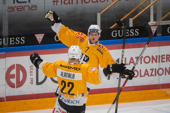 Lugano&#039;s players Daniel Carr, right, and Santeria Alatalo, left, celebrate the 4-0 goal during the preliminary round game of National League Swiss Championship 2023/24 between, HC Lugano against  ...