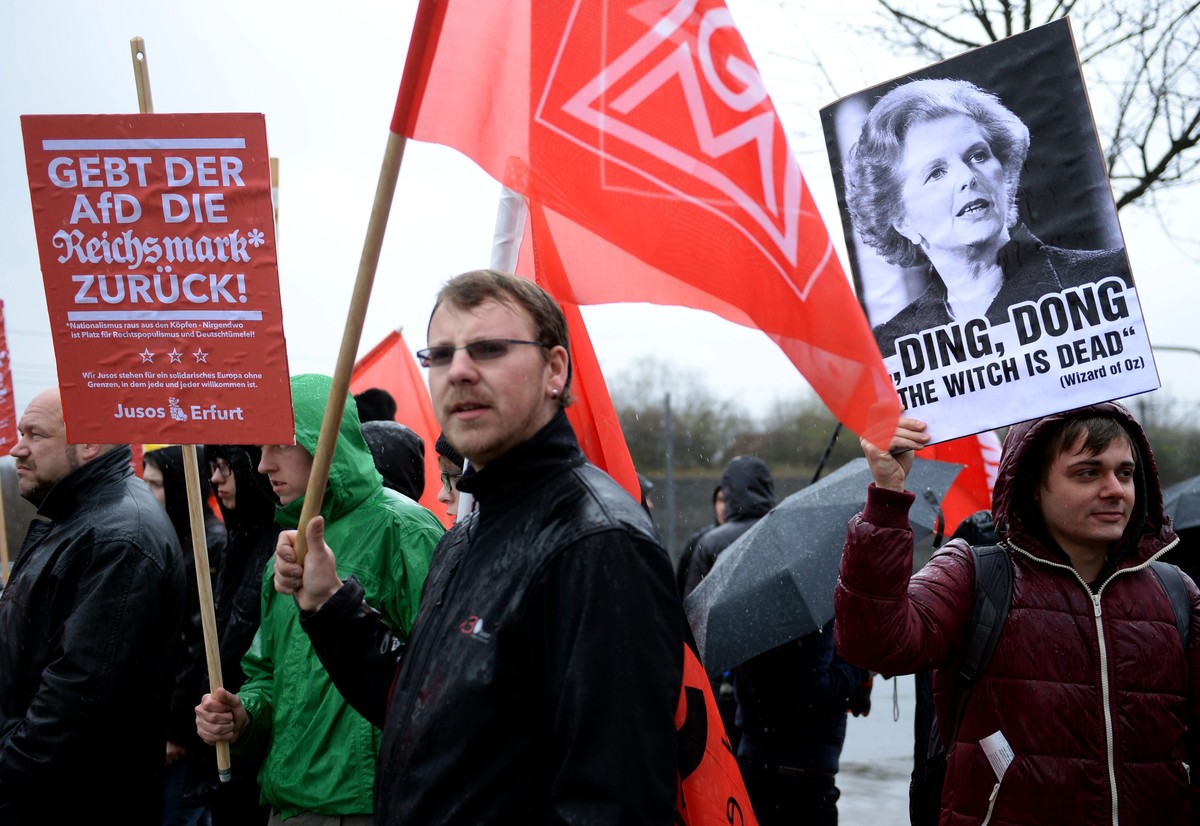 epa04135916 Members of the German Young Socialists organization and union members carry placards as they protest outside the Alternative for Germany (AfD) party convention in Erfurt, Thuringia, German ...
