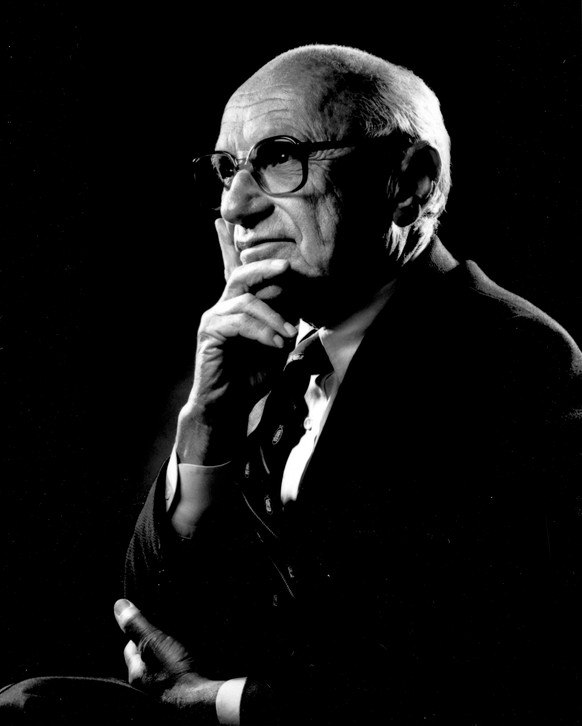 Der US-amerikanische Wirtschaftswissenschaftler Milton Friedman (1912–2006).