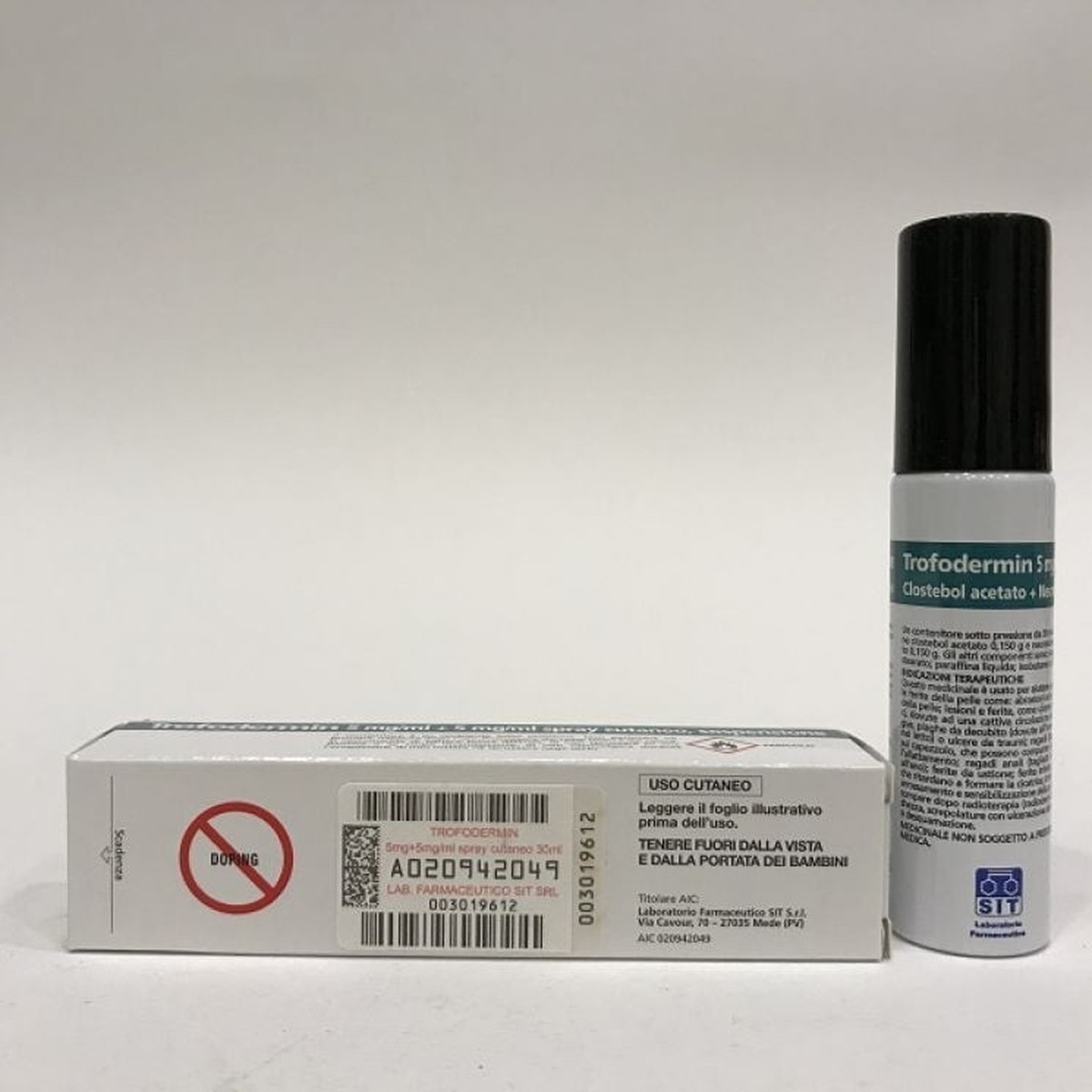 La boîte du spray et la mention concernant le dopage.