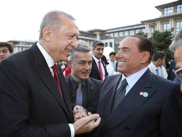 Turkey&#039;s President Recep Tayyip Erdogan, left, talks to former Italian Prime Minister Silvio Berlusconi, prior to a dinner following a ceremony at the Presidential Palace in Ankara, Turkey, Monda ...