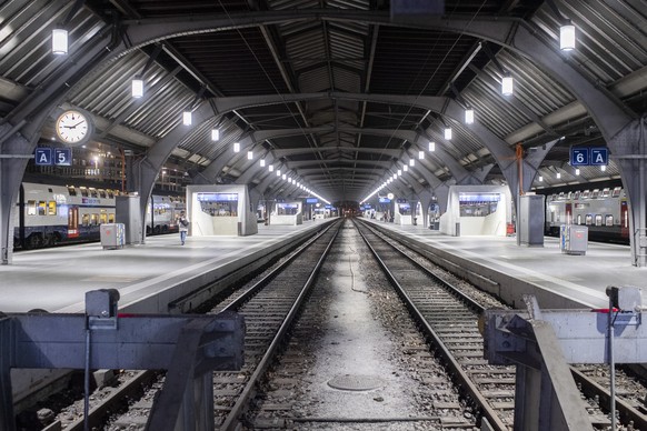 Leere Gleise am Bahnhof aufgenommen am Montag, 16. Maerz 2020 in Zuerich. (KEYSTONE/Ennio Leanza)