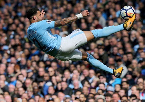 epa06194087 Manchester City&#039;s Kyle Walker in action during the English Premier League soccer match between Manchester City and Liverpool FC at the Etihad Stadium in Manchester, Britain, 09 Septem ...