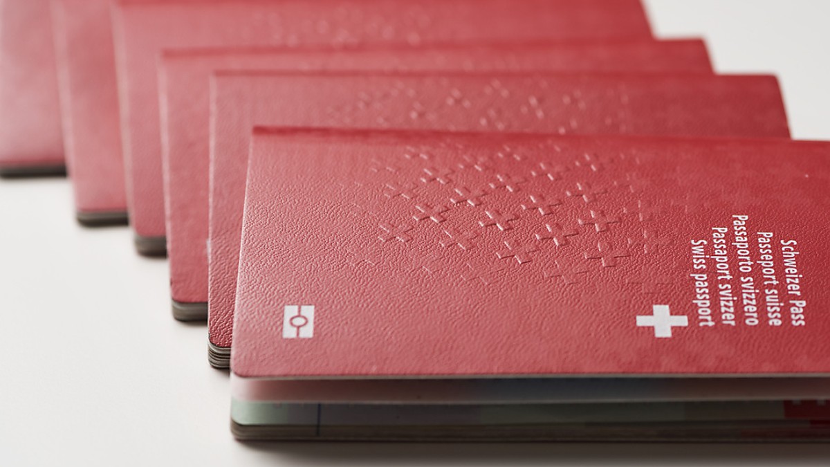 Le passeport suisse arborera un nouveau design dès le 31 octobre (archives).
