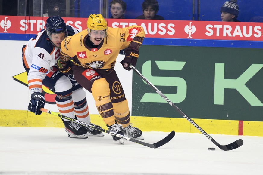 Vaxjo Lakers&#039; Ludvig Nilsson and Geneve-Servette&#039;s Roger Karrer vie for the puck, during the Champions League second quarter final hockey match between Vaxjo Lakers HC and Geneve-Servette at ...