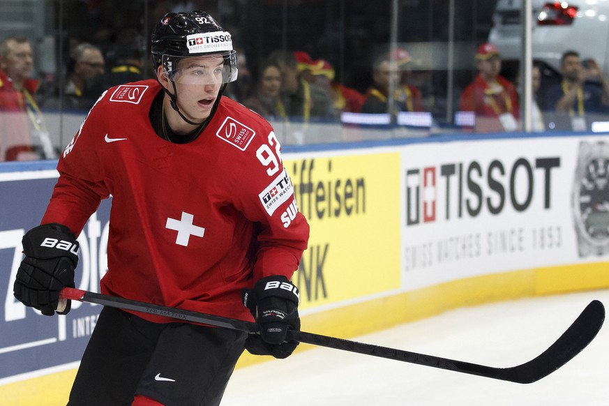 Switzerland&#039;s Sven Baertschi looks on the puck, during the 2014 IIHF Ice Hockey World Championships preliminary round game Switzerland vs Russia, at the Minsk Arena, in Minsk, Belarus, Friday, Ma ...