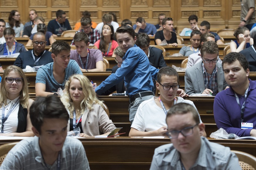 Welche Schweiz wollen die Jungen? Teilnehmerinnen und Teilnehmer an der Jugendsession im Bundeshaus.