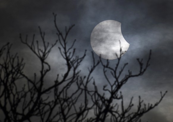 A partial solar eclipse is seen from near Bridgwater, in south western England, March 20, 2015. REUTERS/Toby Melville