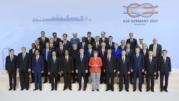 epaselect epa06072710 Heads of state and government of G20 members pose for a family photo at the opening day of the G20 summit in Hamburg, Germany, 07 July 2017. The G20 Summit (or G-20 or Group of T ...