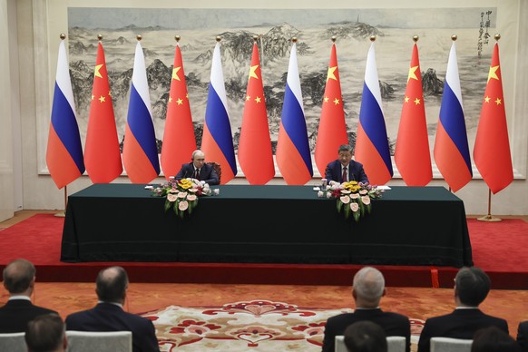 epa12976443 Russian President Vladimir Putin (L) and Chinese President Xi Jinping (R) deliver a joint press statement at the Great Hall of the People in Beijing, China, 20 May 2026. EPA/Maxim Shemetov ...