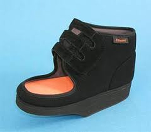 Wer dachte, die normalen Ugg-Boots seien h盲sslich: Das neue Modell kommt direkt aus der H枚lle聽
Erimnert irgendwie an ein orthop盲disches Hilfsmittel...