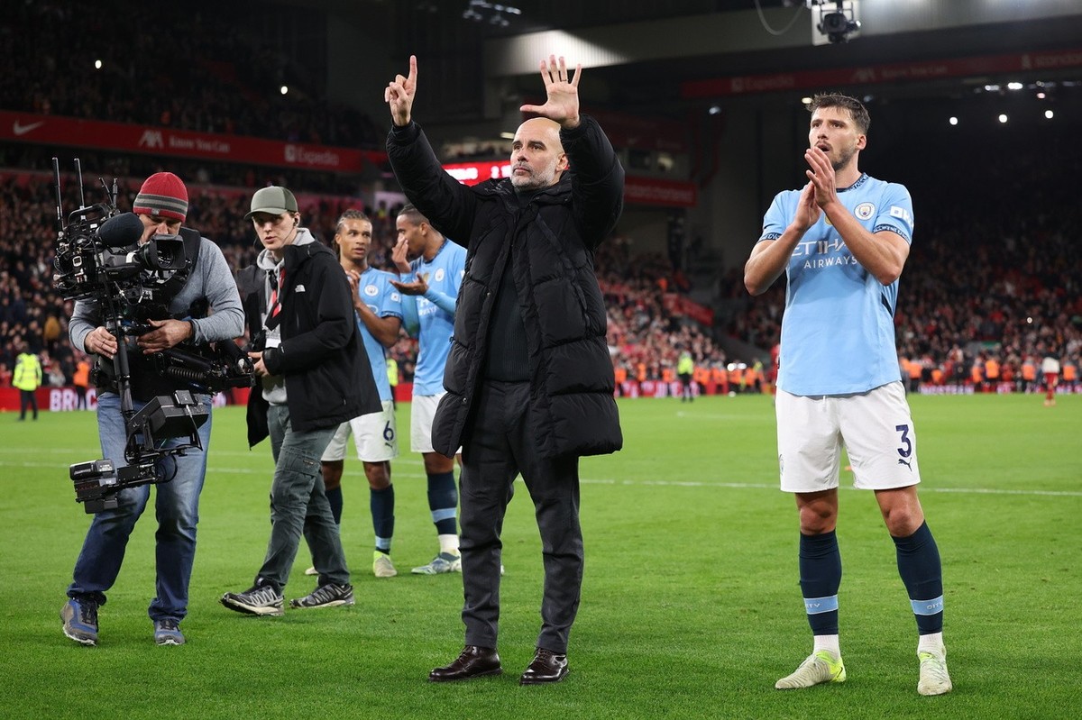 epa11752183 Manchester City manager Pep Guardiola gestures towards fans after the English Premier League match between Liverpool and Manchester City in Liverpool, Britain, 01 December 2024. EPA/ADAM V ...