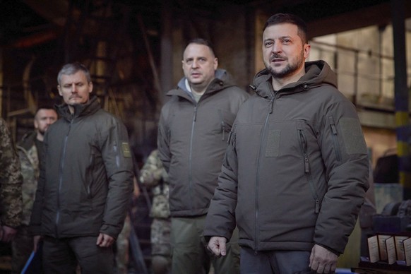 epa10374716 A handout photo made available by the Ukrainian Presidential Press Service shows Ukraine&#039;s President Volodymyr Zelensky (R) attending a meeting with Ukrainian servicemen during his vi ...