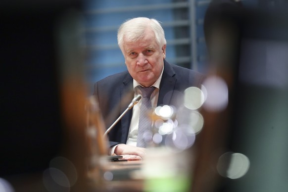 epa08950893 German Minister of Interior, Construction and Homeland Horst Seehofer during a cabinet meeting at the German chancellery in Berlin, Germany, 20 January 2021. The Federal Cabinet will discu ...