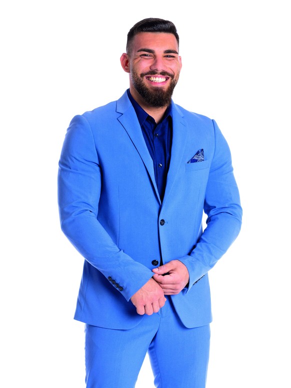 Bachelorette Schweiz 2022, Kandidaten: Peter aus Baselland, Foto im Anzug