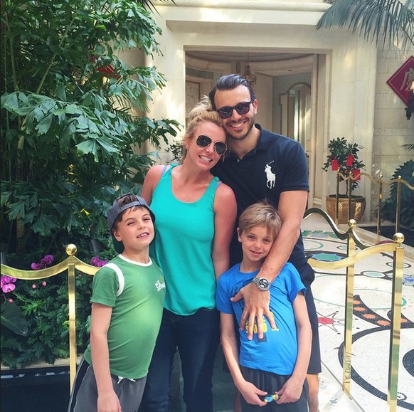 Britney Spears mit ihren zwei Söhnen und Freund&nbsp;Charlie Ebersol.