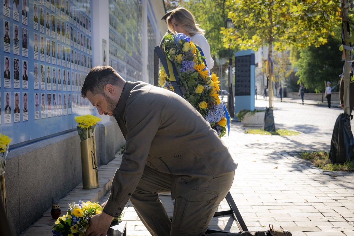 In this photo provided by the Ukrainian Presidential Press Office, Ukrainian President Volodymyr Zelenskyy lays flowers at the Memorial Wall of Fallen Defenders of Ukraine in Russian-Ukrainian War dur ...