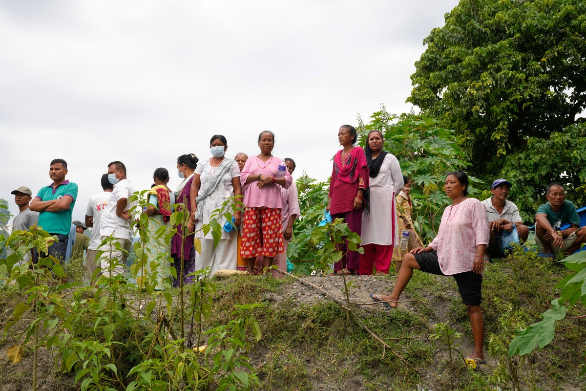 Onlookers watch as volunteers and rescuers carry the body of a flash flood victim for mass burial in Chitwan, Nepal, Monday, Aug. 31, 2026. (AP Photo/Dar Yasin)
Nepal Flash Floods
