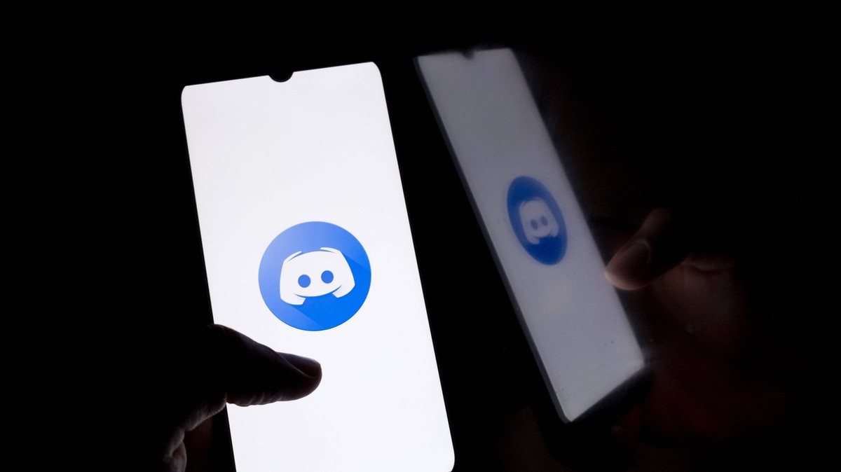 Logo Photo Illustration The Discord logo displays on a smartphone screen in Athens, Greece, on September 26, 2024. Athens Greece PUBLICATIONxNOTxINxFRA Copyright: xNikolasxKokovlisx originalFilename:  ...