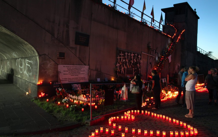 epa03315914 Candles form a heart shape late 23 July 2012 near the site in Duisburg, central Germany where on 24 July 2010 a stampede at the Love Parade caused the death of 21 people. More than 500 oth ...