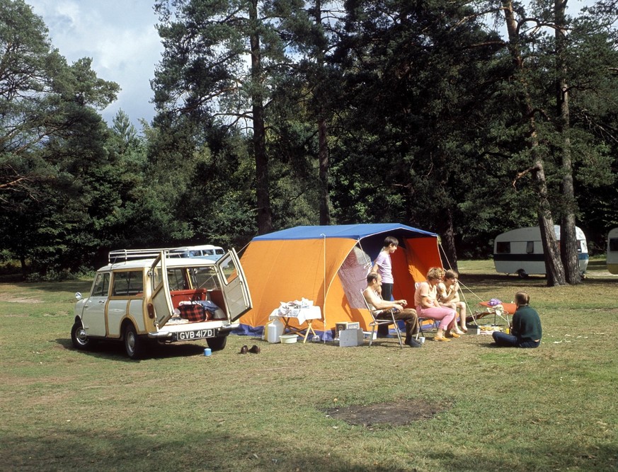 Family camping holiday in Britain in the 1970s Family camping holiday in Britain in the 1970s, Copyright: xPhotoshotx xAvalonx 0559718130