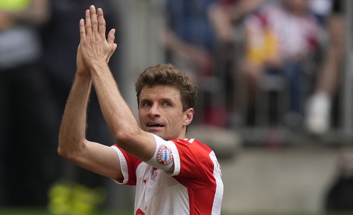 Bayern's Thomas Mueller reacts during the German Bundesliga soccer match between Bayern Munich and Cologne at the Allianz Arena in Munich, Germany, Saturday, April 13, 2024. (AP Photo/Matthias Sc ...