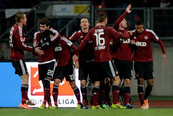 Die «Clubberer» feiern das 1:0 von Drmic (Zweiter von rechts).