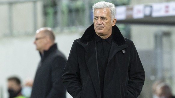 epa09103692 Switzerland&#039;s head coach Vladimir Petkovic reacts during the FIFA World Cup Qatar 2022 qualifying group C soccer match between Switzerland and Lithuania at the Kybunpark stadium in St ...