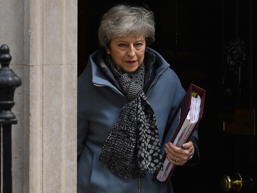 Eine Zollvereinbarung mit der EU im Gesetz soll es richten: Die britische Premierministerin Theresa May will die oppositionelle Labour-Partei doch noch von ihrem Brexit-Abkommen überzeugen. (Archivbil ...