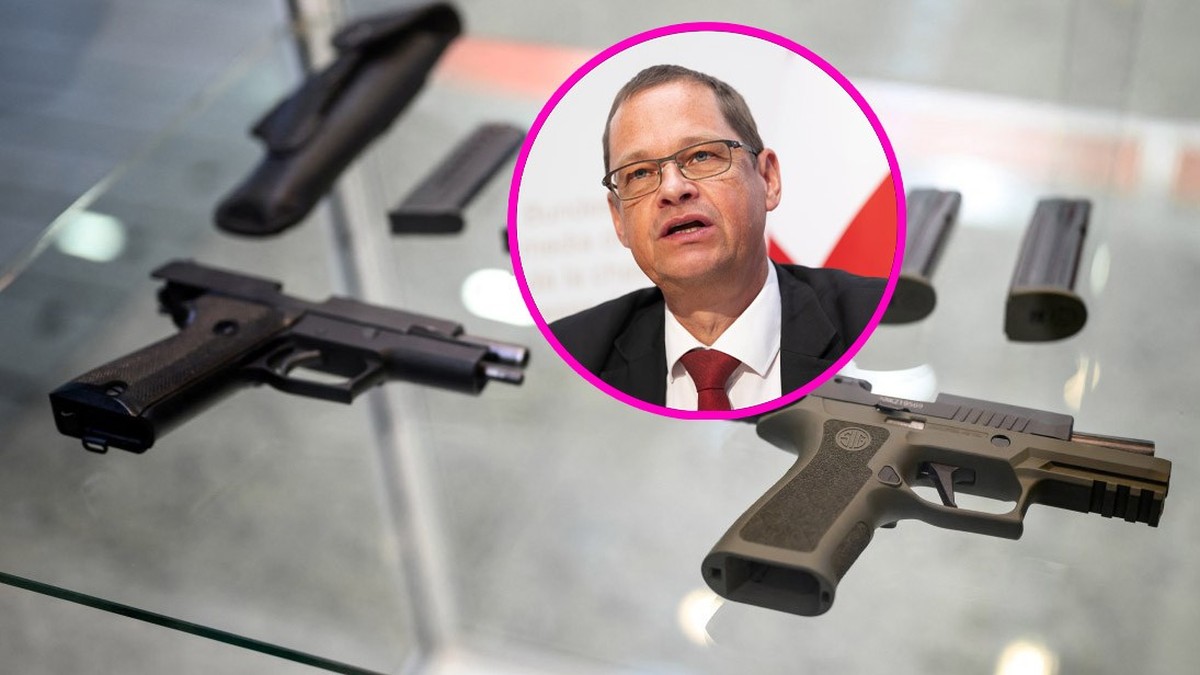 A SIG Sauer P320 gun (R) manufactured by US arms maker SIG Sauer Inc., that has been selected as the new pistol of the Swiss army, is photographed at an exhibition during a press conference to mark th ...
