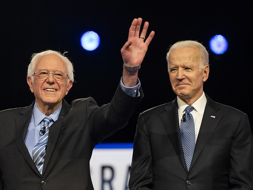 Senator Bernie Sanders (links) hat Joe Biden (rechts) offiziell seine Unterstützung für die Präsidentschaftswahlen in den USA zugesichert. Biden ist der einzige verbleibende Bewerber für das Amt.