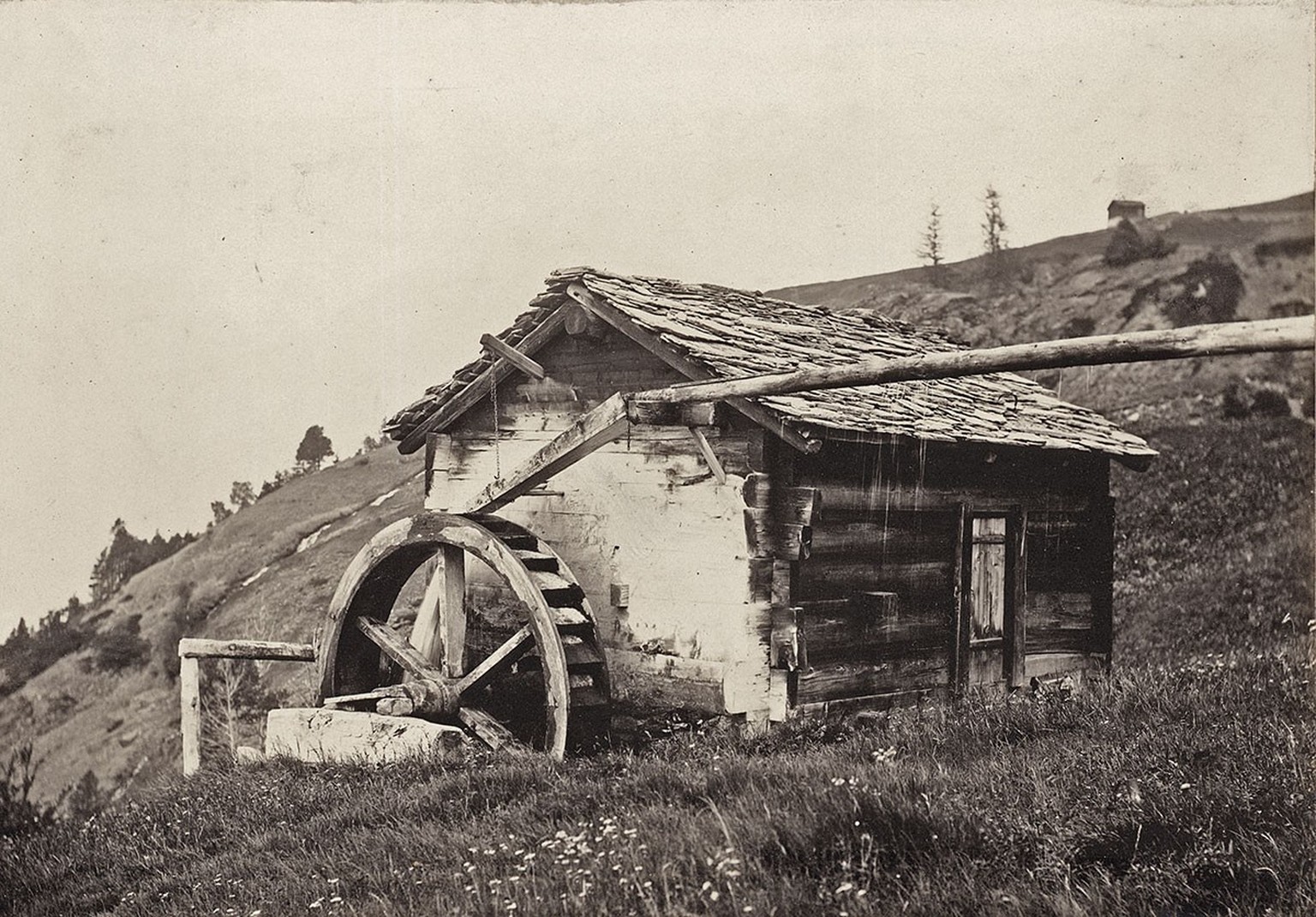 Eine mit Wasser angetriebene Roggenmühle im Kanton Wallis, 1903.
https://ba.e-pics.ethz.ch/catalog/ETHBIB.Bildarchiv/r/57010