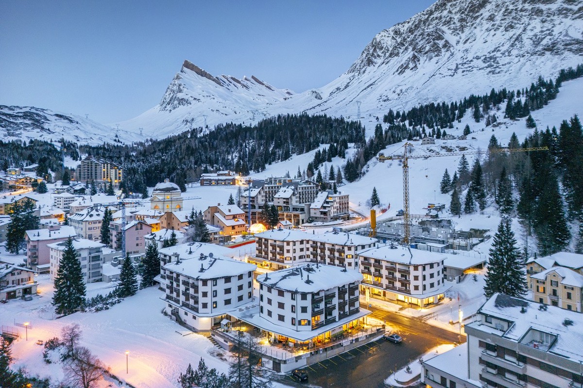 Blick auf das Dorf San Bernardino, aufgenommen am Donnerstag, 7. Dezember 2023, in San Bernardino. Die Gesellschaft San Bernardino Swiss Alps unter dem Tessiner Unternehmer Stefano Artioli will den Or ...