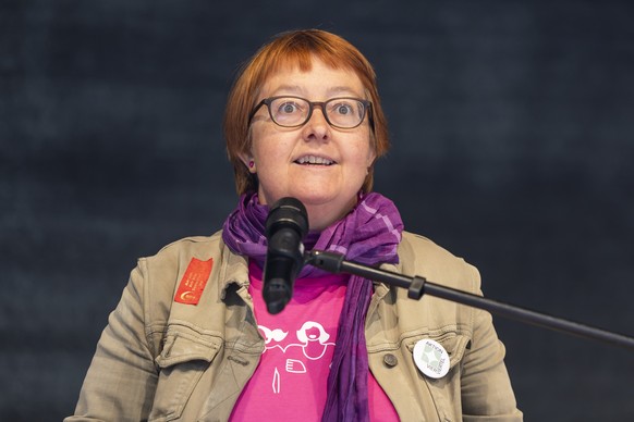 Natalie Imboden, Nationalraetin GP-BE, spricht bei einer Veranstaltung zum Tag der Arbeit, am Montag, 1. Mai 2023 auf dem Bundesplatz in Bern. (KEYSTONE/Peter Klaunzer)