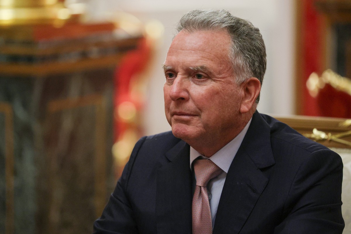 U.S. President Donald Trump's envoy Steve Witkoff listens to Russian President Vladimir Putin during a meeting at the Senate Palace of the Kremlin in Moscow, on Saturday, Sept. 5, 2026. (Gavriil  ...