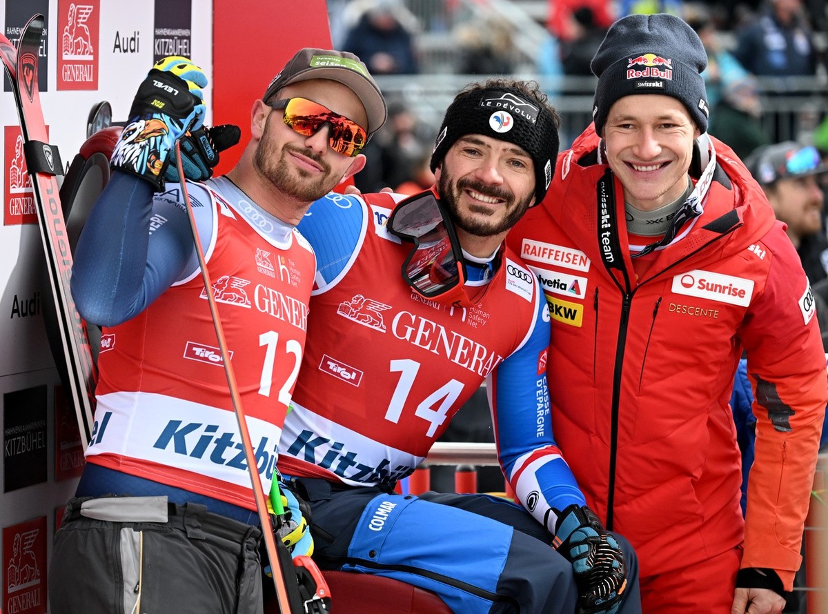 ABD0167_20240119 - KITZBÜHEL - ÖSTERREICH: (v.l.) Florian Schieder (ITA), Cyprien Sarrazin (FRA) und Marco Odermatt (SUI) im Rahmen der Weltcup Abfahrt der Männer auf der Streif in Kitzbühel am Freita ...