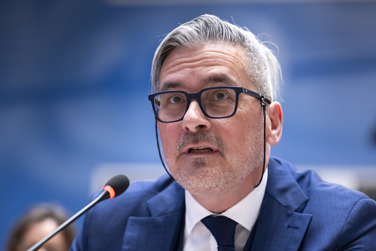 Juerg Buehler, Stv. Direktor NDB, spricht an einer Medienkonferenz ueber die Aenderung des Bundesgesetzes ueber den Nachrichtendienst: Ergebnisbericht zum Vernehmlassungsverfahren von 2022 und Botscha ...