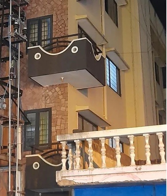 The balcony fails to rise