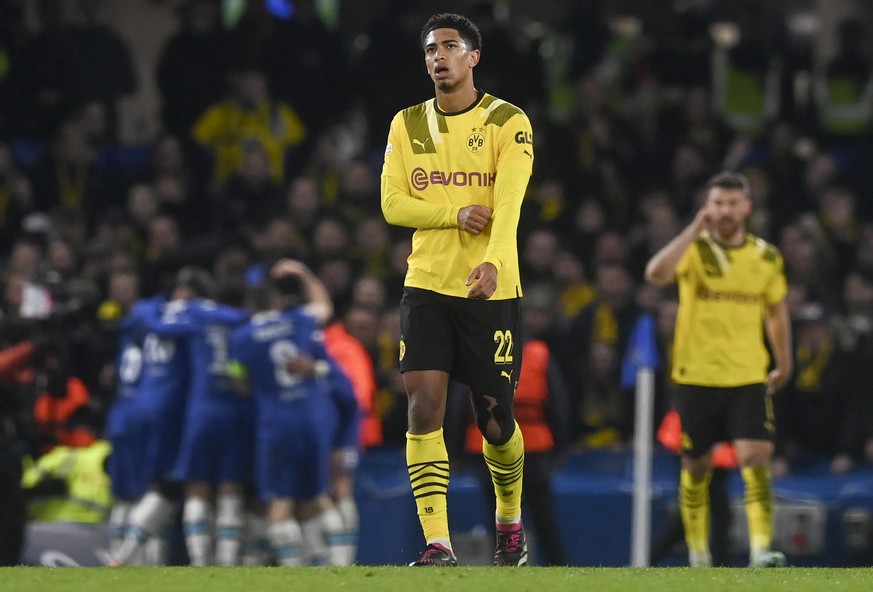 epa10508282 Jude Bellingham (C) of Dortmund reacts after conceding the goal during the UEFA Champions League, Round of 16, 2nd leg match between Chelsea FC vs Borussia Dortmund in London, Britain, 07  ...