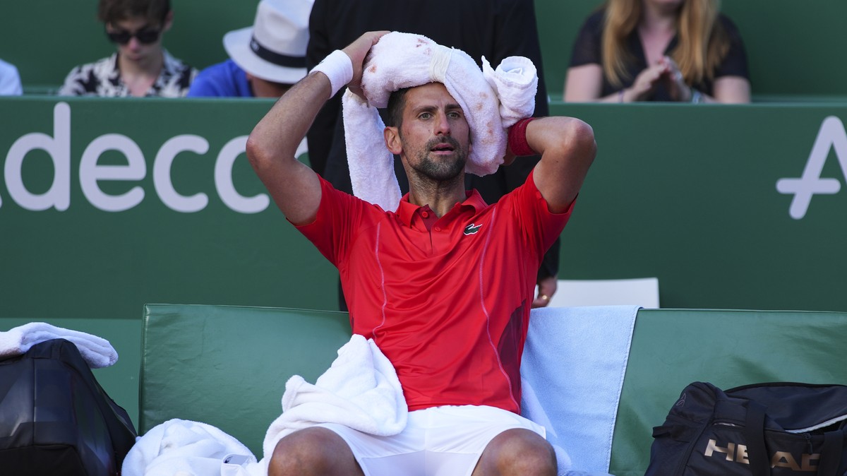 Serbia's Novak Djokovic reacts while playing against Casper Ruud, of Norway, during their Monte Carlo Tennis Masters semifinal match in Monaco, Saturday, April 13, 2024. (AP Photo/Daniel Cole)